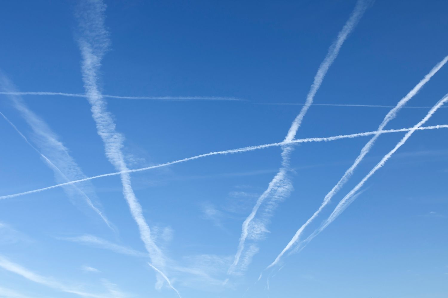 What Those White Lines Behind Airplanes overhead Actually Are