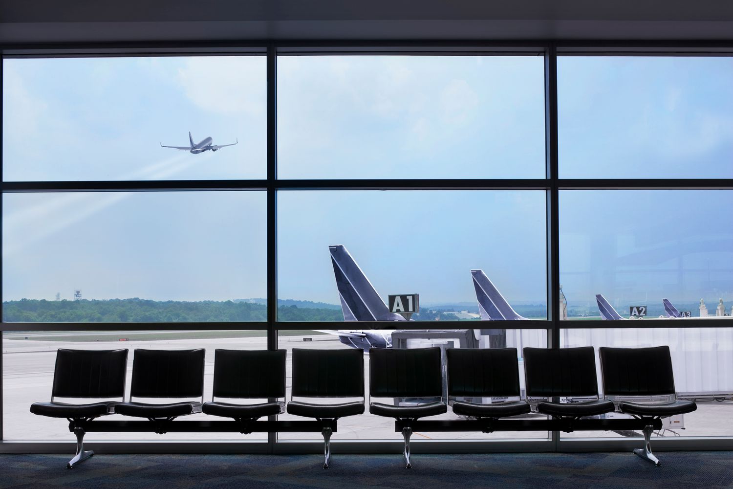 What Is Skiplagging? What to Understand about the Controversial Flight Hack