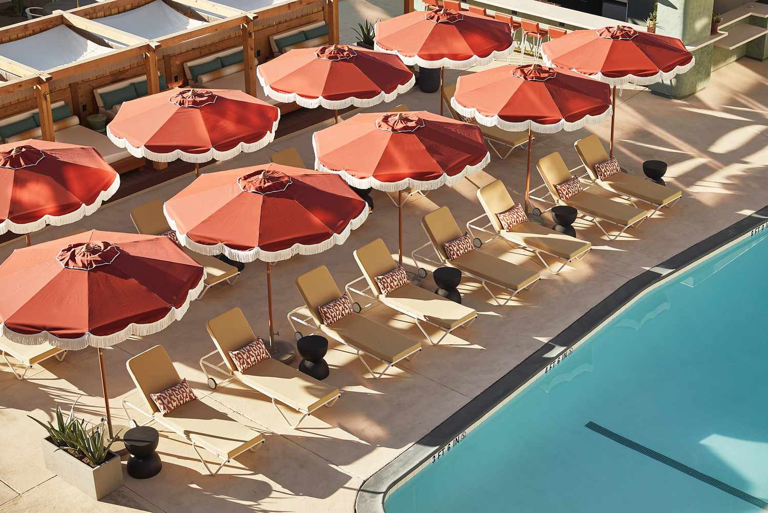 Hand Springtime, The golden state’s Newest Resort Has an Instagrammable Swimming Pool, Desert Yard, and Posh Barroom– Take an Initial Appearance Inside